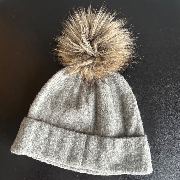 Babaton (Aritzia) Grey Wool Blend Knit Beanie Hat - Picture 7 of 11